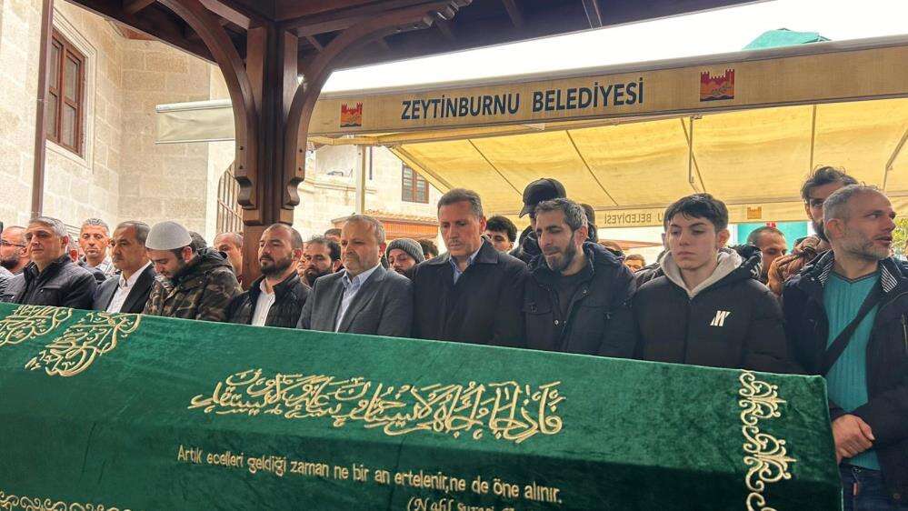 Bu acıya yürek dayanmaz! Küçük Tesnim’e Konyalı Camisinde yürek yakan veda 4